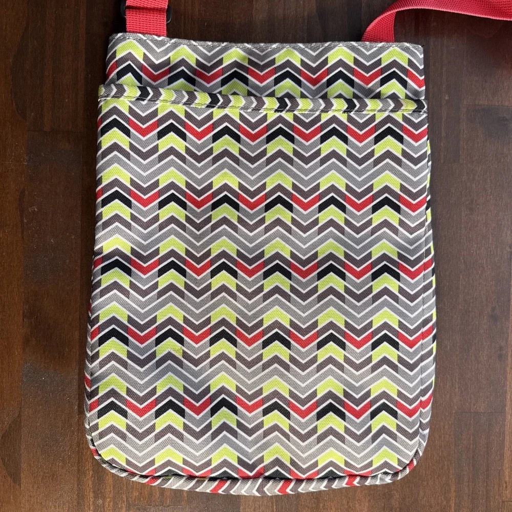 Kavu Keeper Crossbody Bag Chevron Print Canvas Multiple Pockets